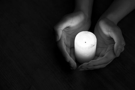 為犧牲的緝毒檢察官祈福