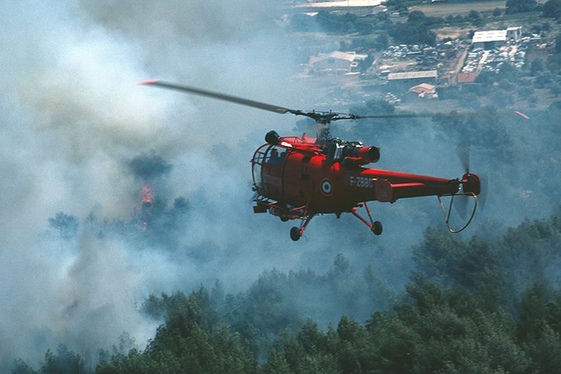 無人機巡檢森林火災進行救火