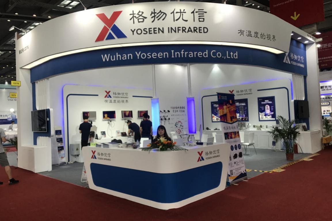 圖一：格物優(yōu)信工作人員做開展前準(zhǔn)備工作