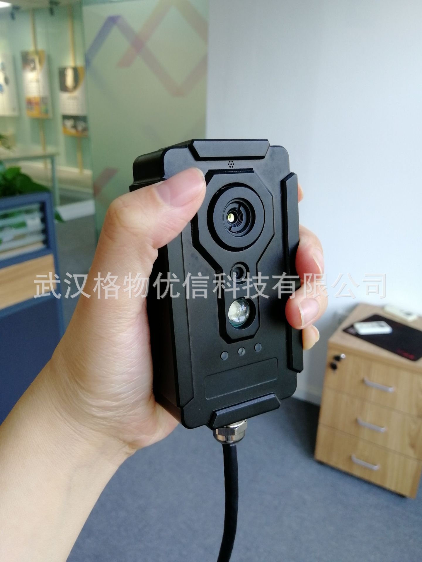 雙光譜卡片式測(cè)溫型熱像儀重磅上市